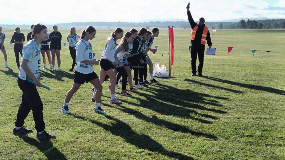 Sporty szkolne: Powiatowe sztafetowe biegi przełajowe (+zdjęcie)