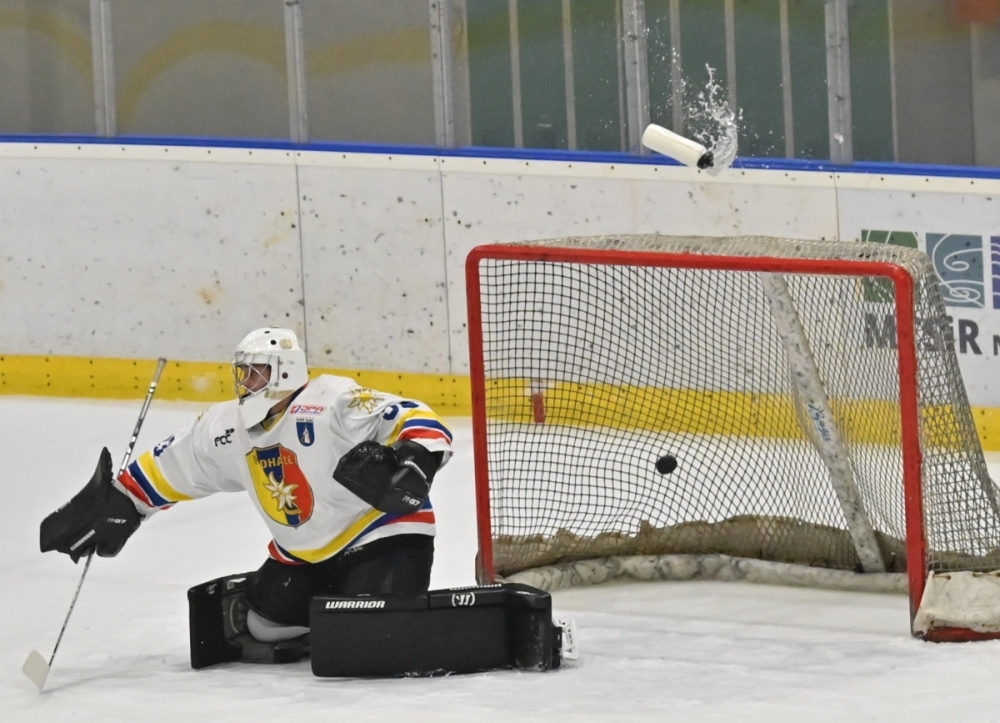 Hokej: I liga. Na noże