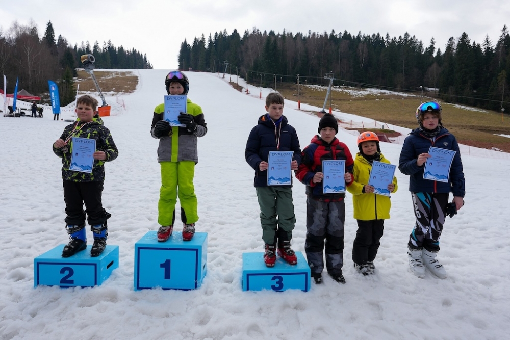 Sporty szkolne: Młodzi narciarze rywalizowali na Długiej Polanie