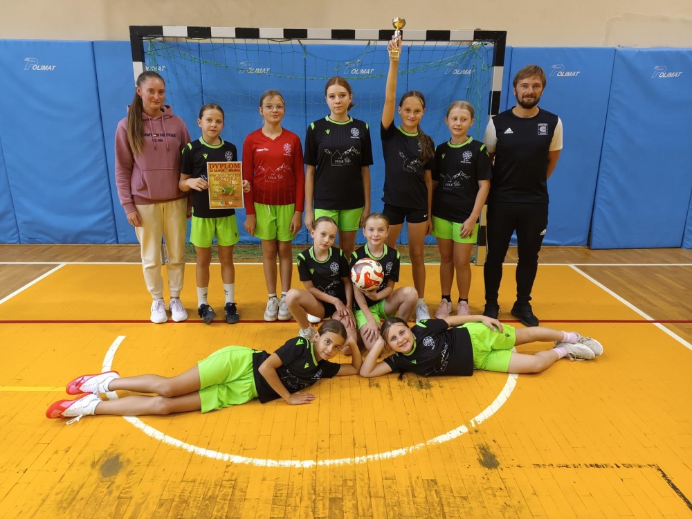 Sporty szkolne: Rozpoczęły się szkolne rozgrywki halowej piłki nożnej dziewcząt. Znamy pierwsze awanse