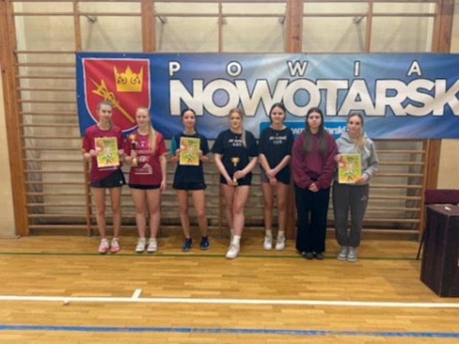 Sporty szkolne: Licealiści z powiatu nowotarskiego rywalizowali w drużynowym turnieju tenisa stołowego