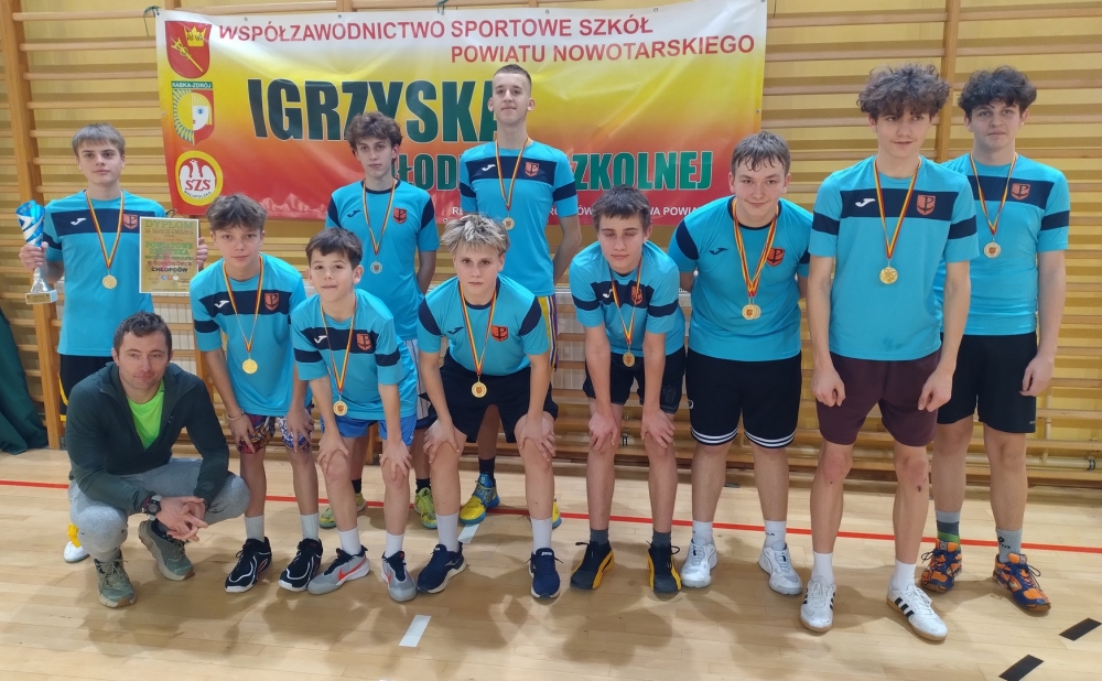 Sporty szkolne: Powiatowe Igrzyska Młodzieży Szkolnej w koszykówce chłopców. Triumf SP nr 11 z Nowego Targu