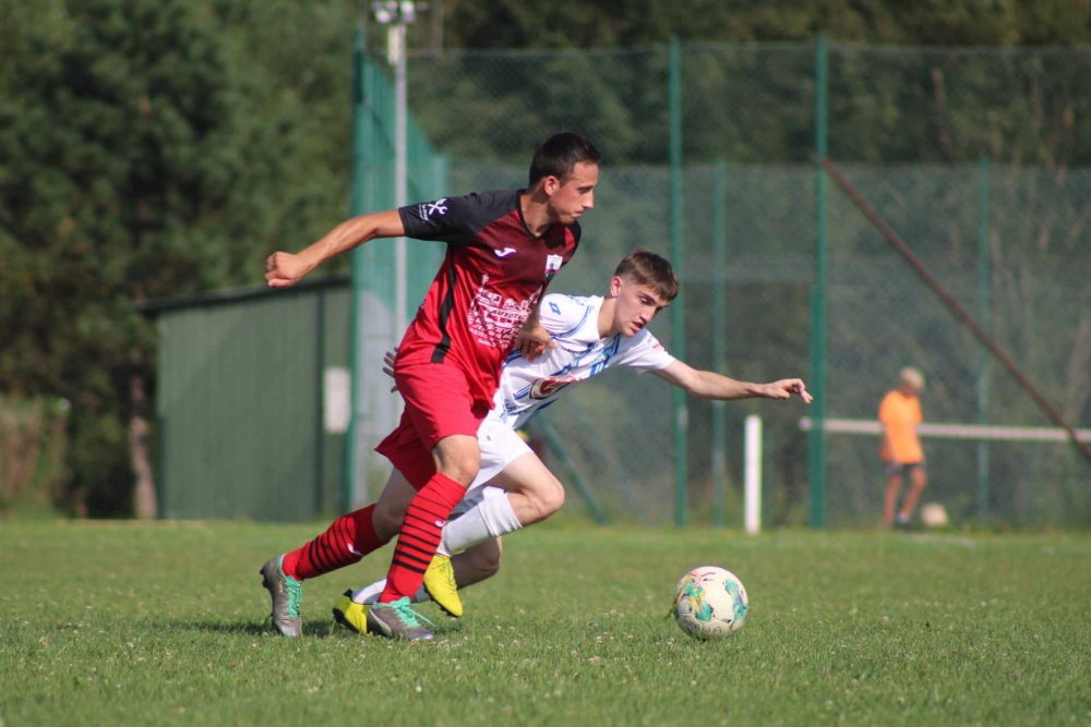 Piłka nożna: Klasa B: Zadyszka Delty. istotny triumf Gronika.